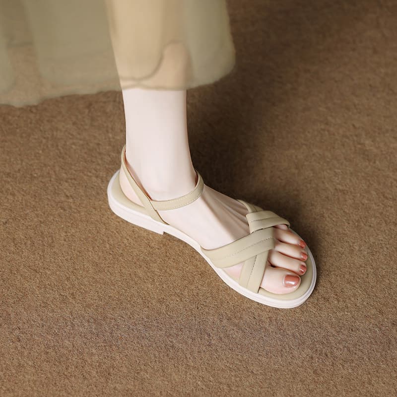 Pisando na merda sandálias romanas femininas 2026 novo estilo verão exterior Wear combinando saia moda estilo fada requi