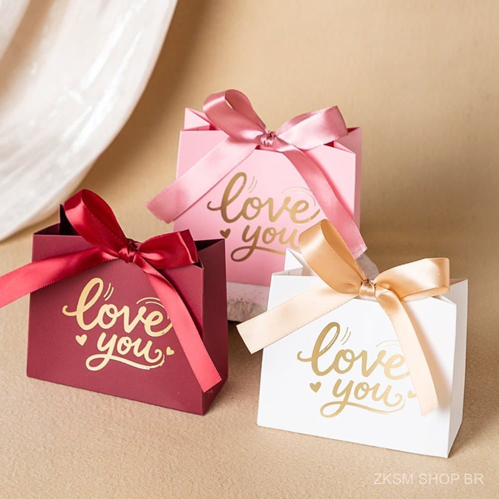 2 mini caixas de presente de papel com folha dourada e a inscrição "Eu te amo", equipadas com laços de fita de cetim dob