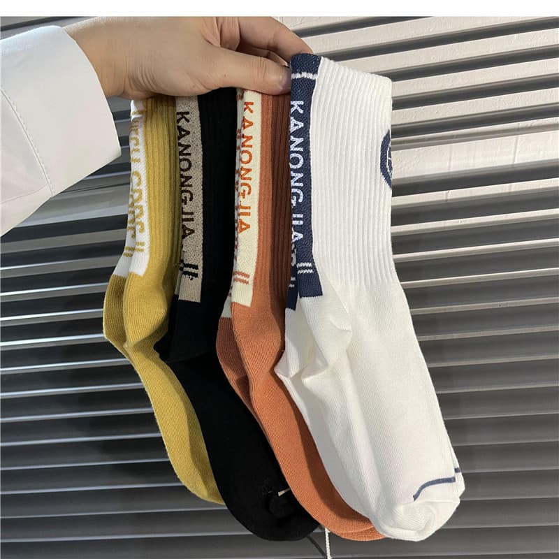 Meias masculinas meias versão coreana na moda único desodorante absorvente de suor respirável esportes basquete Mid-Tube