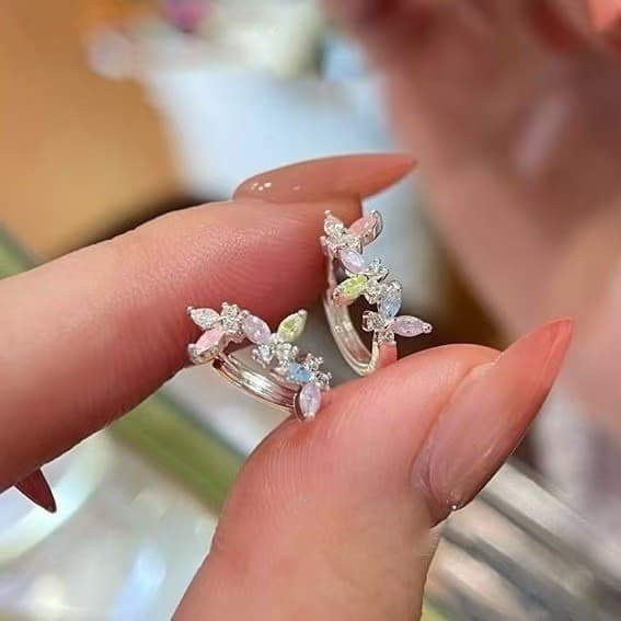 Brincos de borboleta em zircônia cor de dopamina com um design único e requintado 4I0L