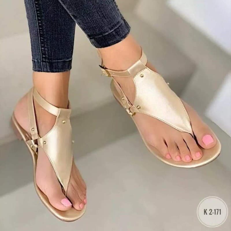 2026 Sandálias Femininas Tamanho Grande Fundo Plano Sapatos Romanos Feminino Clipe Na Fivela Com Rebites Respiráveis