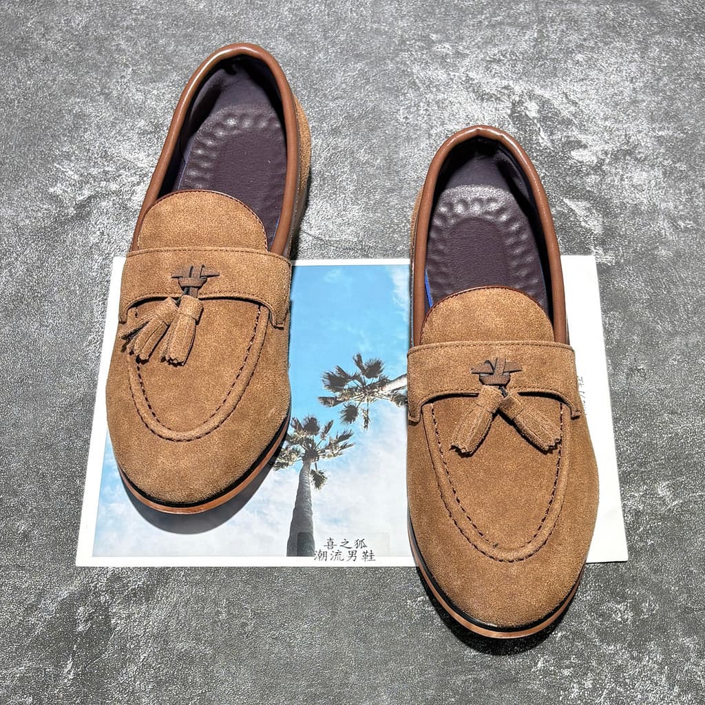 Mocassins de borla masculinos de couro genuíno estilo britânico mocassins de dedo apontados na moda High-End estilista d