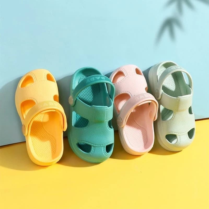 Summer New Baby Hole Shoes 2023 Crianças Bonitas Não Deslizantes Sandálias De Praia Para Meninas 1-5 Anos