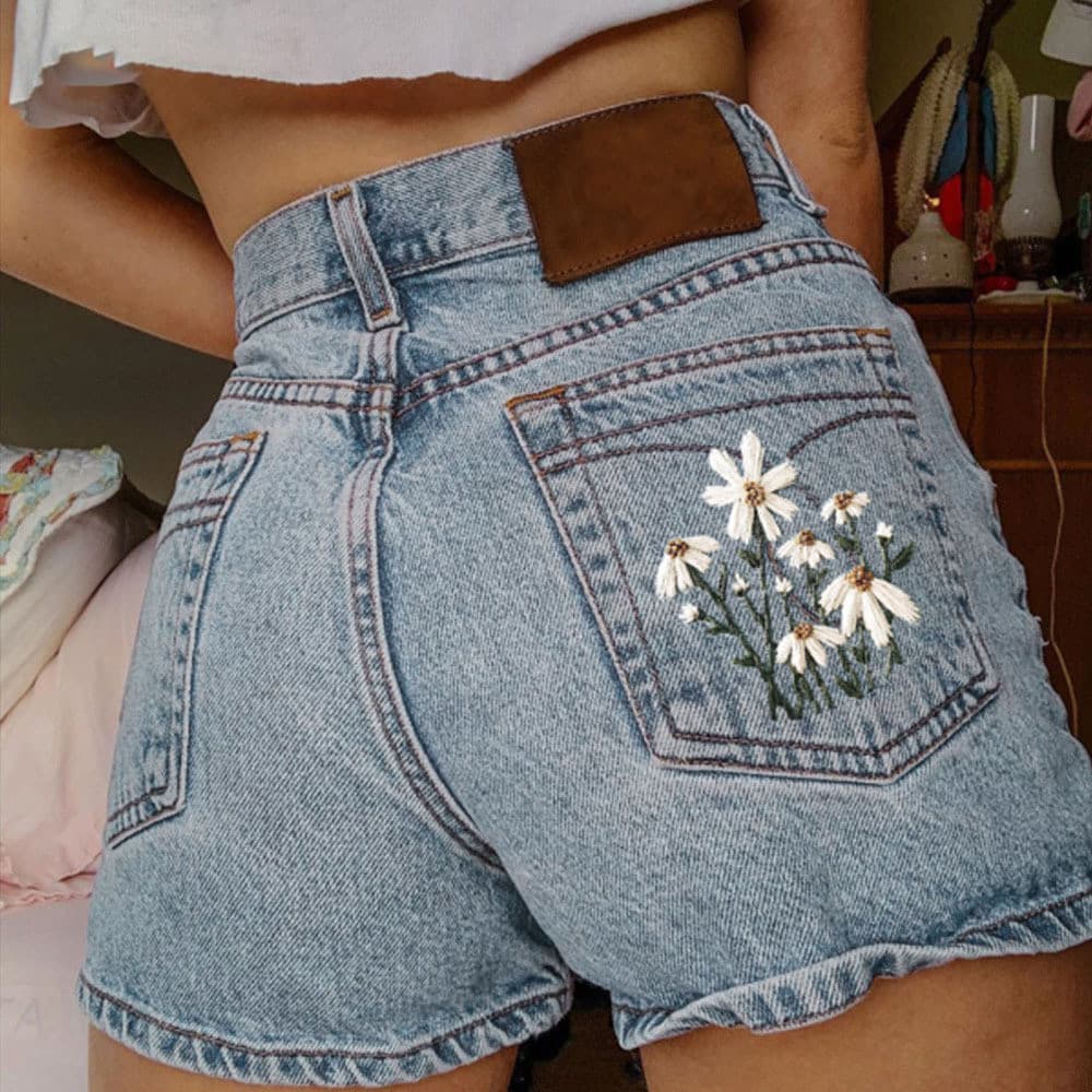 Shorts jeans femininos, shorts jeans bordados, shorts jeans versáteis, roupas casuais femininas