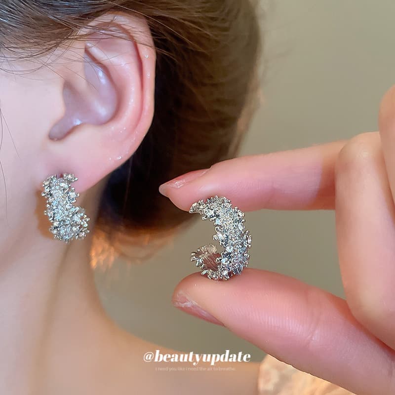 Agulha de prata diamante Super piscando simples em forma de C brincos único estilo legal elegante brincos luz luxo High-