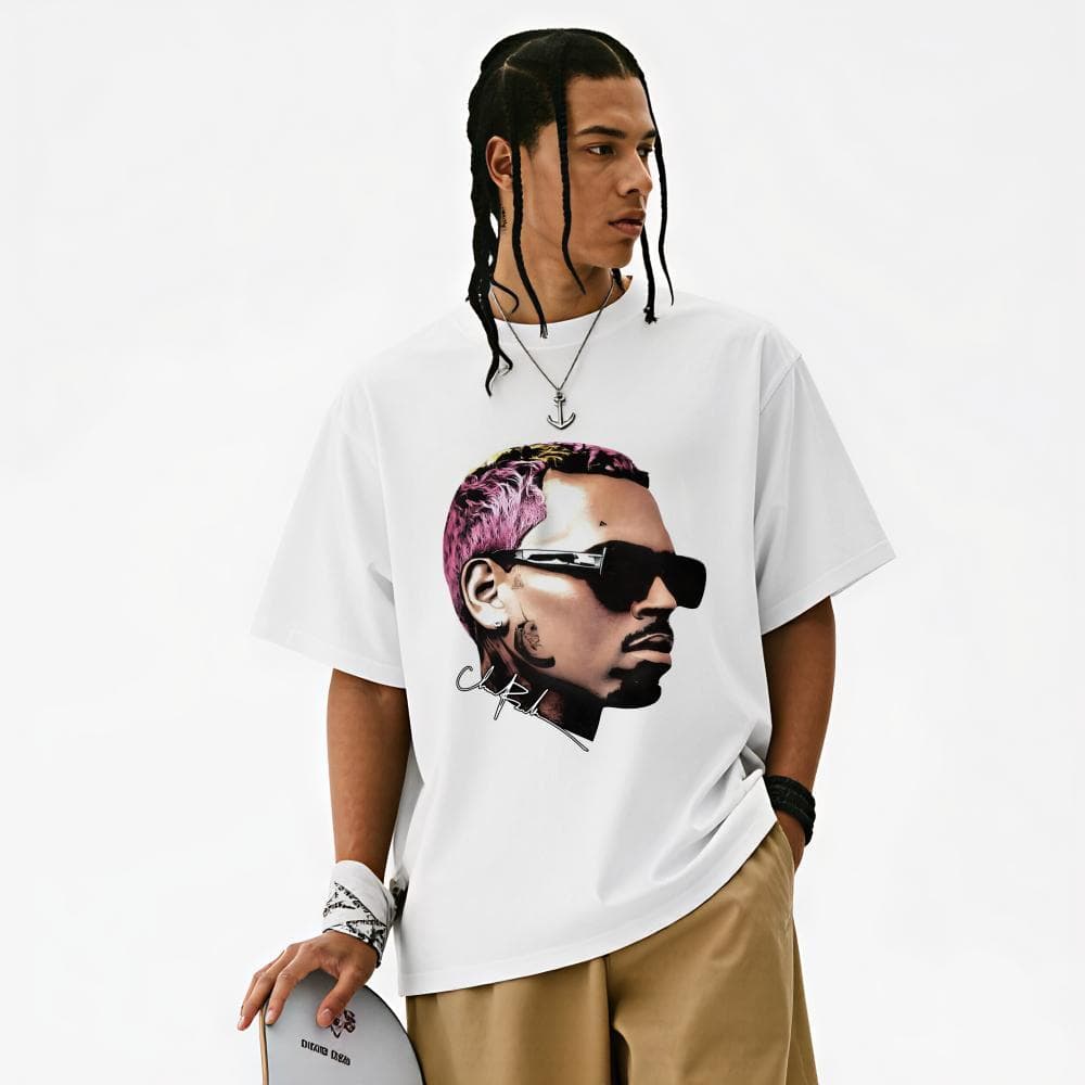 Camiseta Branca Masculina Manga Curta Estampa Rosto Cantor Hip Hop Streetwear Assinatura Gola Redonda 100% Algodão