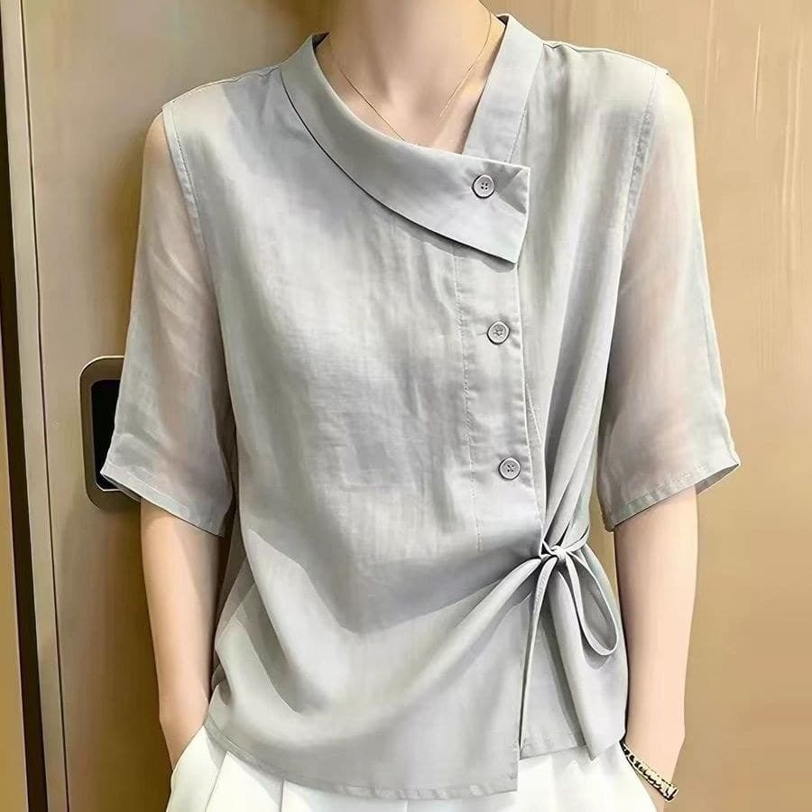 Camisa cinza de manga média feminina 2026 novo estilo moda Design redutor de idade camisa Irregular com cadarço Top jif0