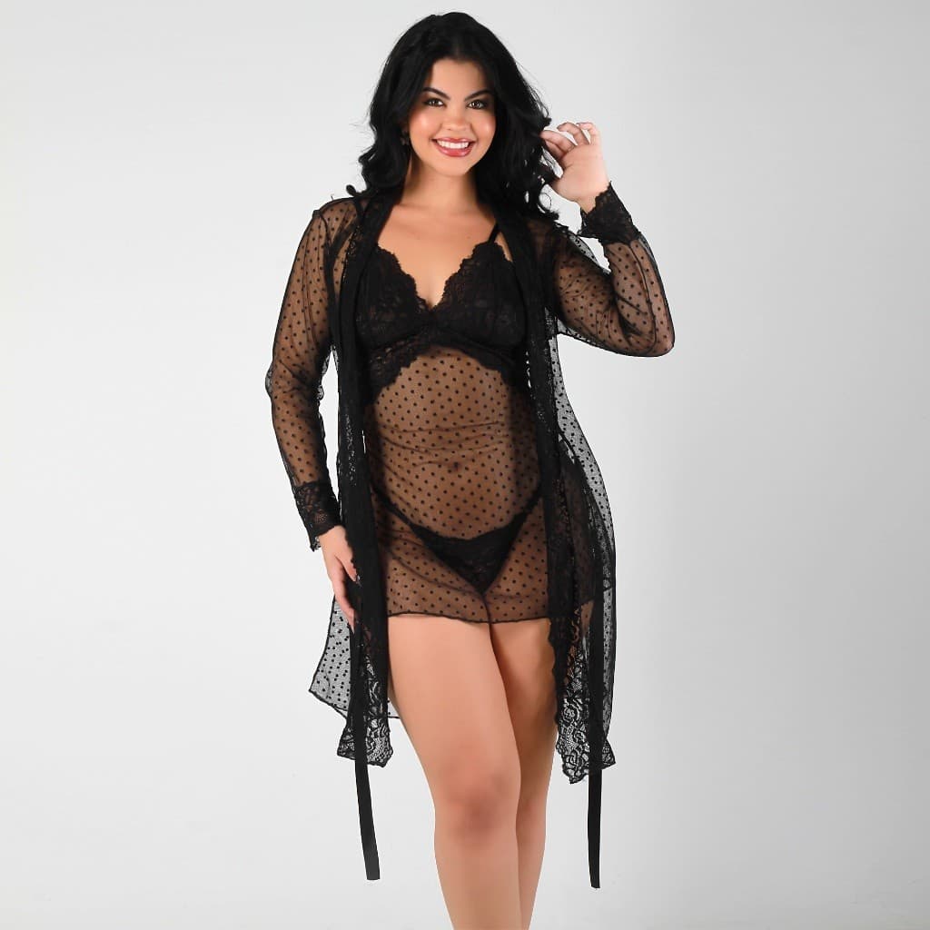Trio com Camisola , Robe e Calcinha de renda e tule póa .