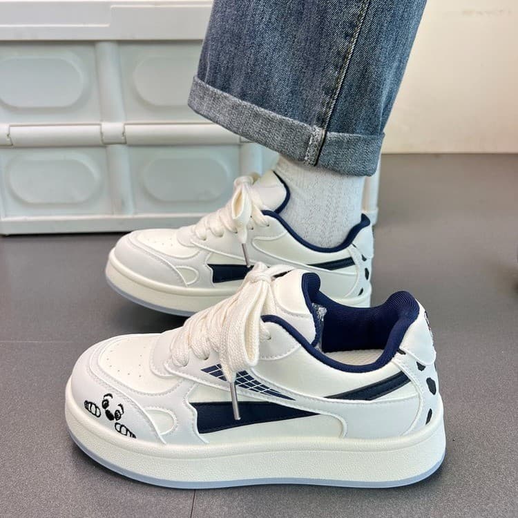 Chique nicho de sola grossa azul tênis feminino 2026 outono novo estilo All-Match tênis casuais Super quente sapatos bra