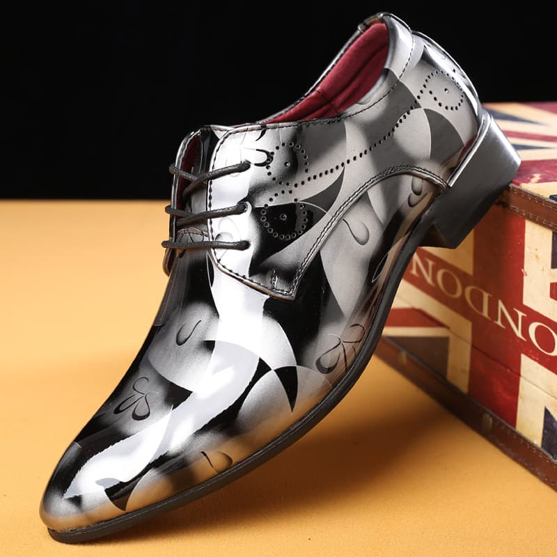 Primavera versão coreana negócios Casual apontou Toe sapatos homens couro patente brilhante juventude na moda estilista