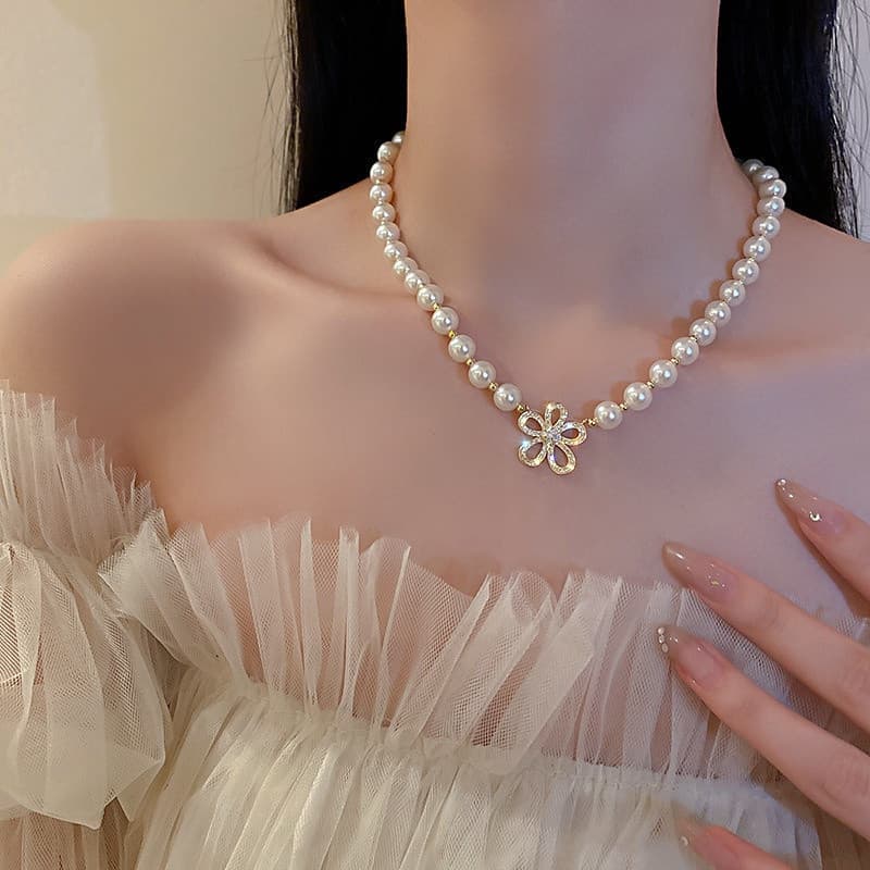 Colar de Flores Oco Elegante com Pérolas de Imitação para Mulheres, Novos Acessórios de Moda 2022