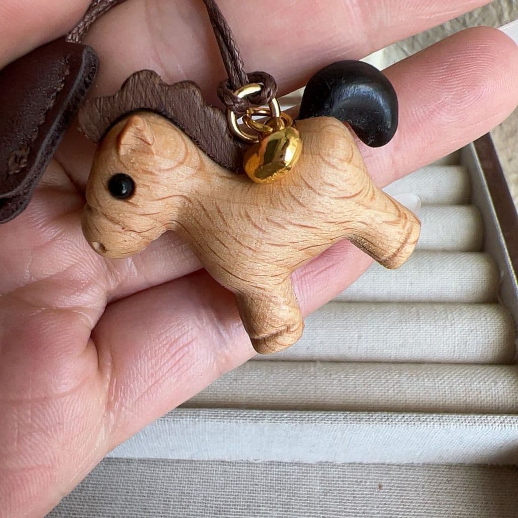 Amuleto da Sorte Instantânea Ano do Cavalo, Pingente de Cavalo de Madeira em Forma de Lingote, Chaveiro, Ornamento para