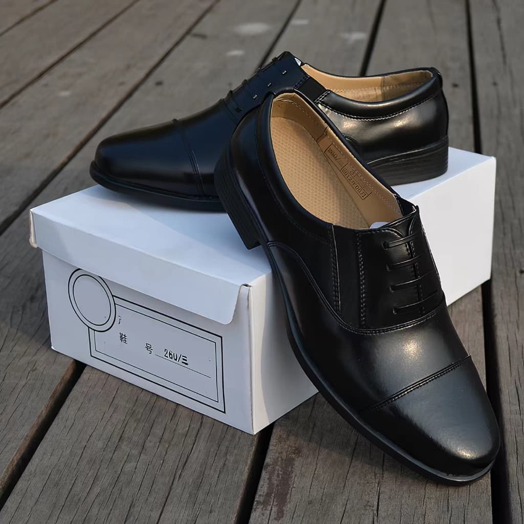Novo autêntico sapatos de couro de três articulações sapatos de couro masculino falso rendas três seções dedo do pé duro