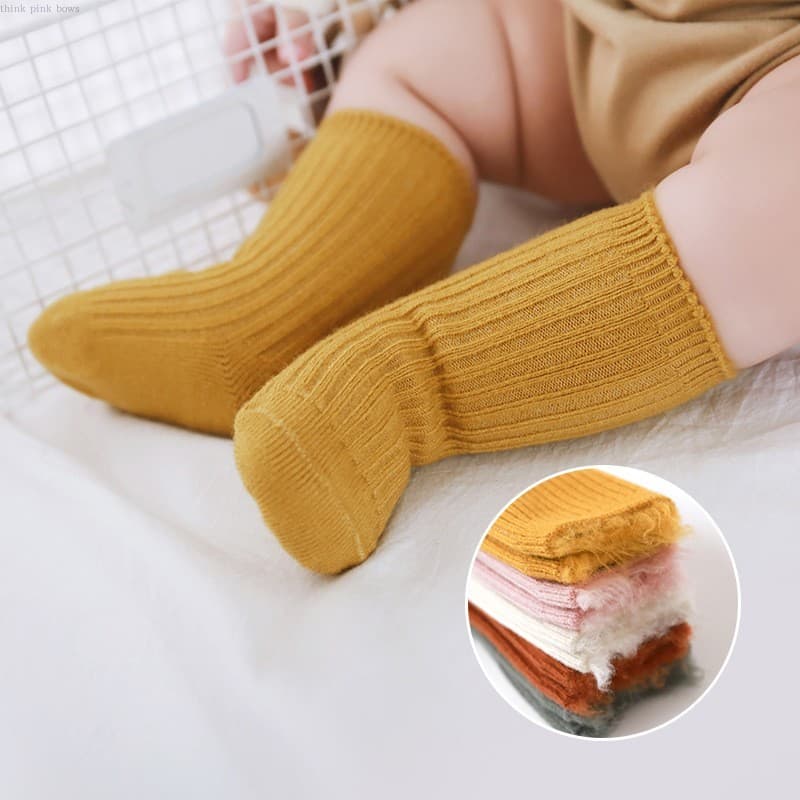 Novo estilo outono inverno engrossado mais veludo meias do bebê dupla agulha Pit Strip tubo médio All-Match quente meias