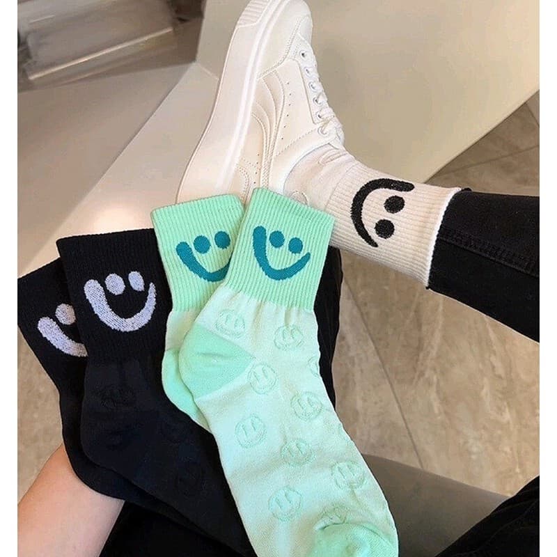 Caixa encaixotado 2023 coreano outono inverno novo estilo das mulheres dos homens casal meias feliz grande Smiley tubo m