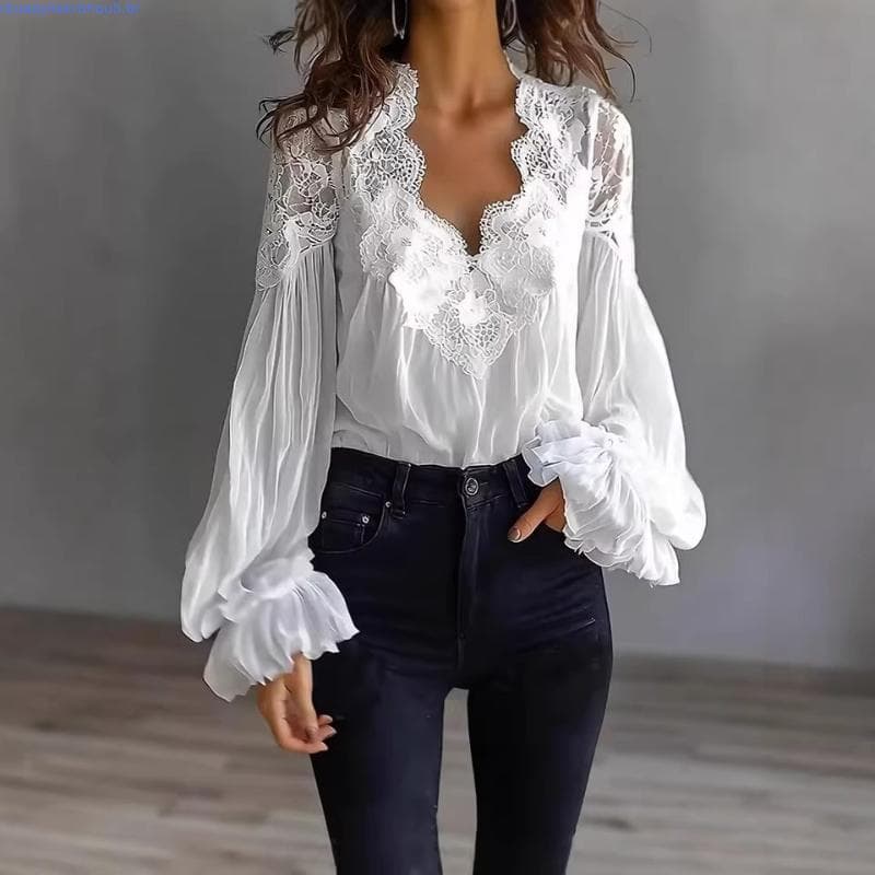 Csa Feminina de Manga Longa com Detalhes em Renda e Mangas Bufantes Plissadas