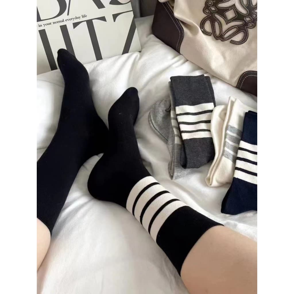 Meias assimétricas femininas versão coreana tubo médio ins na moda All-Match casal estilo Preppy médio longo tubo pilha