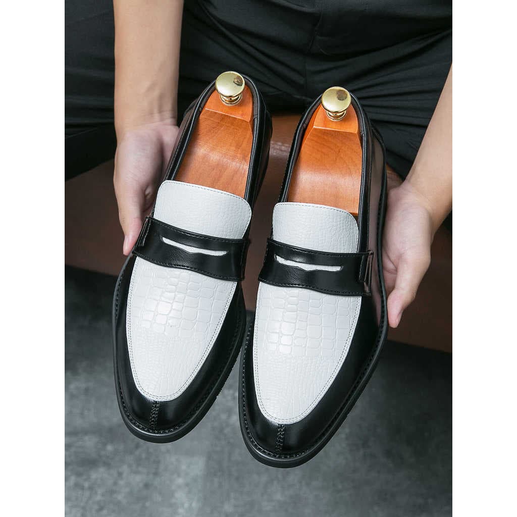 Mocassins masculinos de um Pedal, preto e branco, primavera, sapatos masculinos, aumentando a moda, bico fino, sapatos d