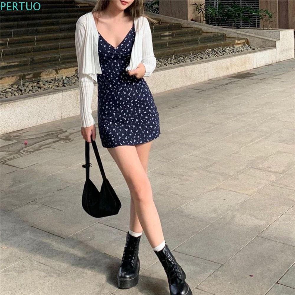 PERTUO Saia Floral Frente Única Com Decote Em V , Evasê De Cintura Alta , Minivestido Vintage , Estampa