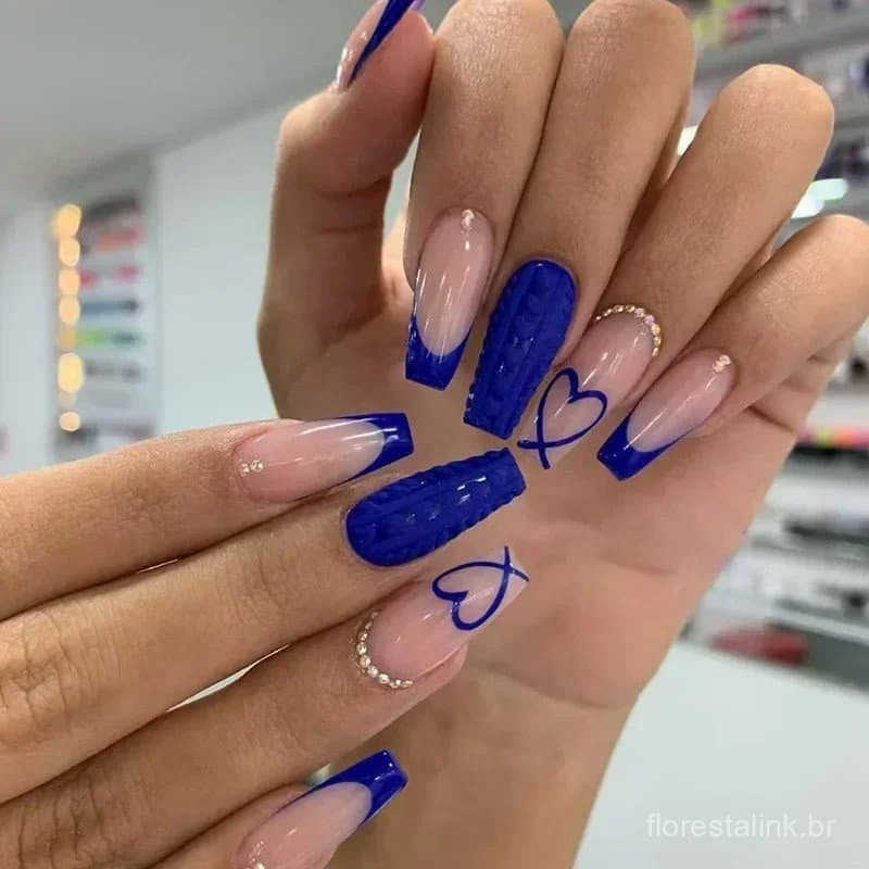 24Pcs Azul Simples Francês Unhas Falsas com Diamante Design Padrão de Amor Unhas Falsas Pressione em Mid-length Ballet