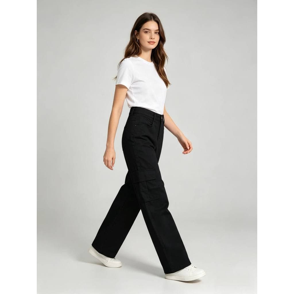 calça feminina cargo  em jeans preto com elastano com bolso lateral perna larga