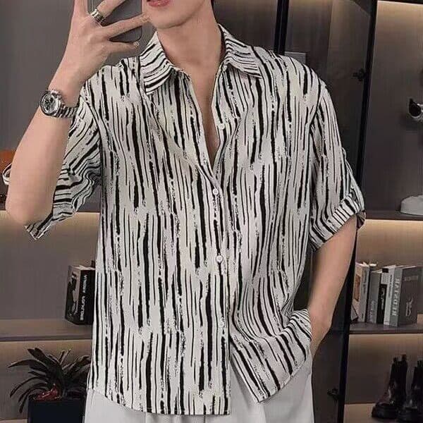 Bonito listrado camisa de manga curta masculina verão lapela manga média solta topo masculino Wear High-End nova camisa