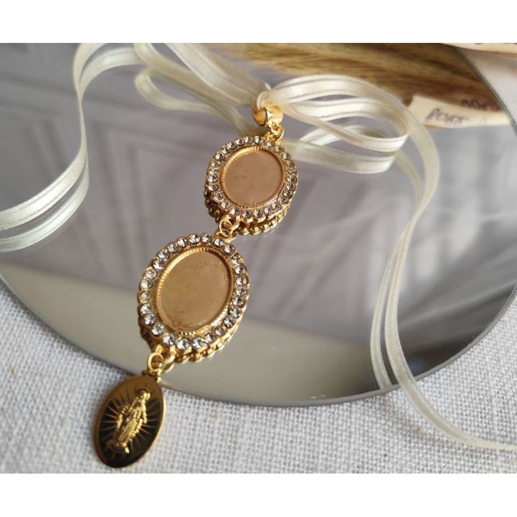 Relicário Oval Duplo Dourado com Strass Memórias Eternizadas