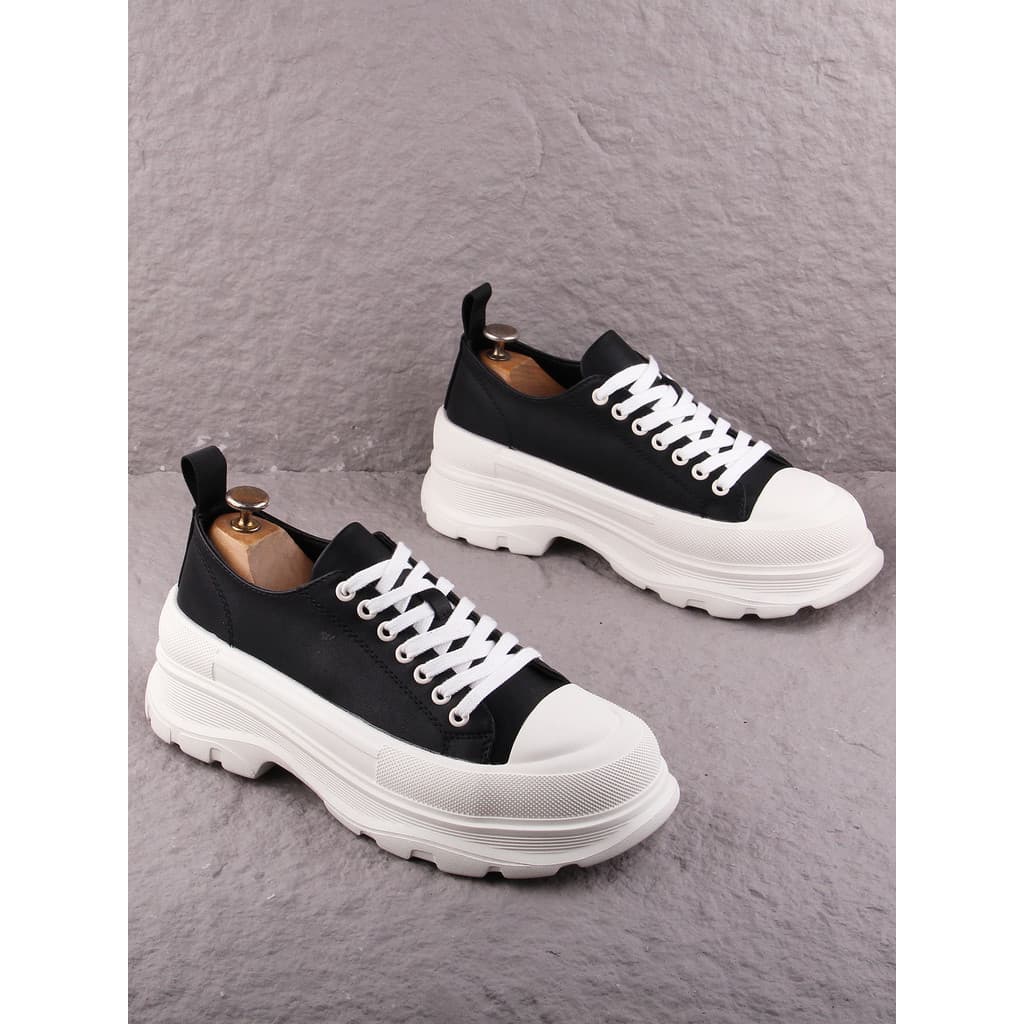 Nicho moda na moda sapatos masculinos 2026 verão fino confortável respirável tênis masculinos de sola grossa aumentando
