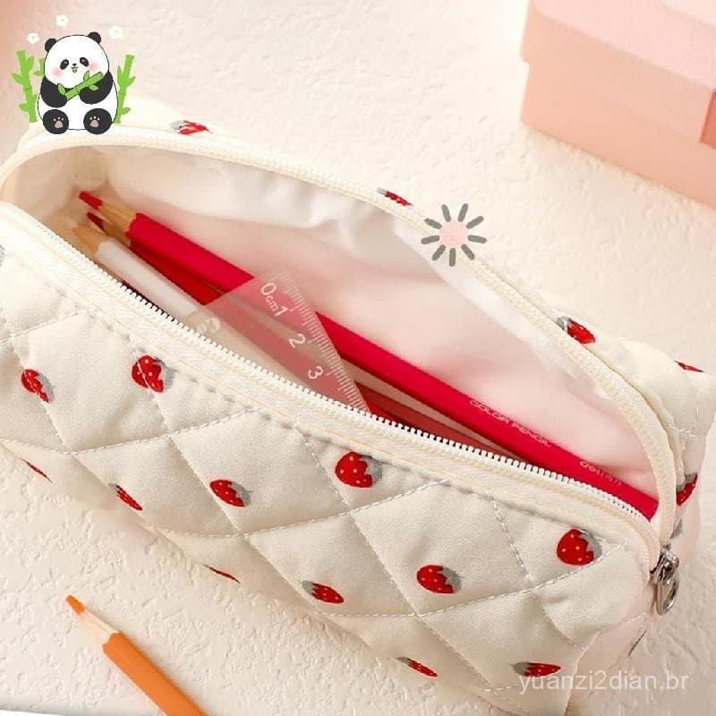 Estojo de Lápis Fofo de Morango VYKG, Bolsa de Armazenamento Acolchoada de Algodão com Padrão Estético, Presente para Es