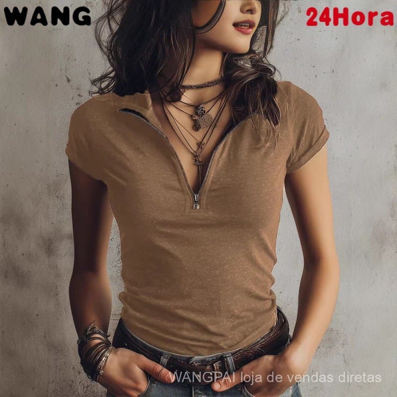 Camiseta Feminina de Manga Curta com Gola de Zíper e Corte Justo em Cor Sólida