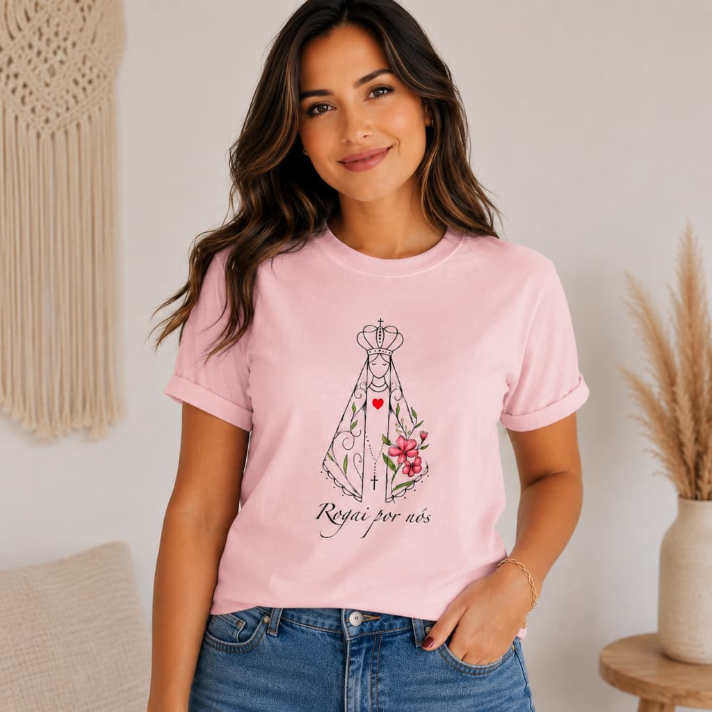 Camiseta Nossa Senhora Rogai por Nós Feminina – Estampa Católica Minimalista | Presente de Fé e Devoção
