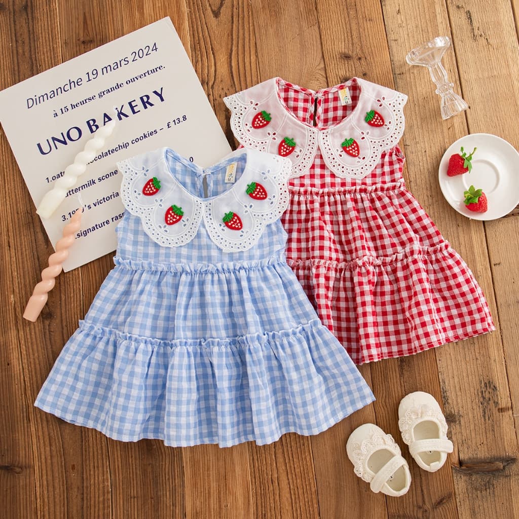 Vestido com Gola de Morango Doce para Meninas, Nova Roupa Infantil de Verão Sem Mangas com Padrão Xadrez Pequeno, Adequa