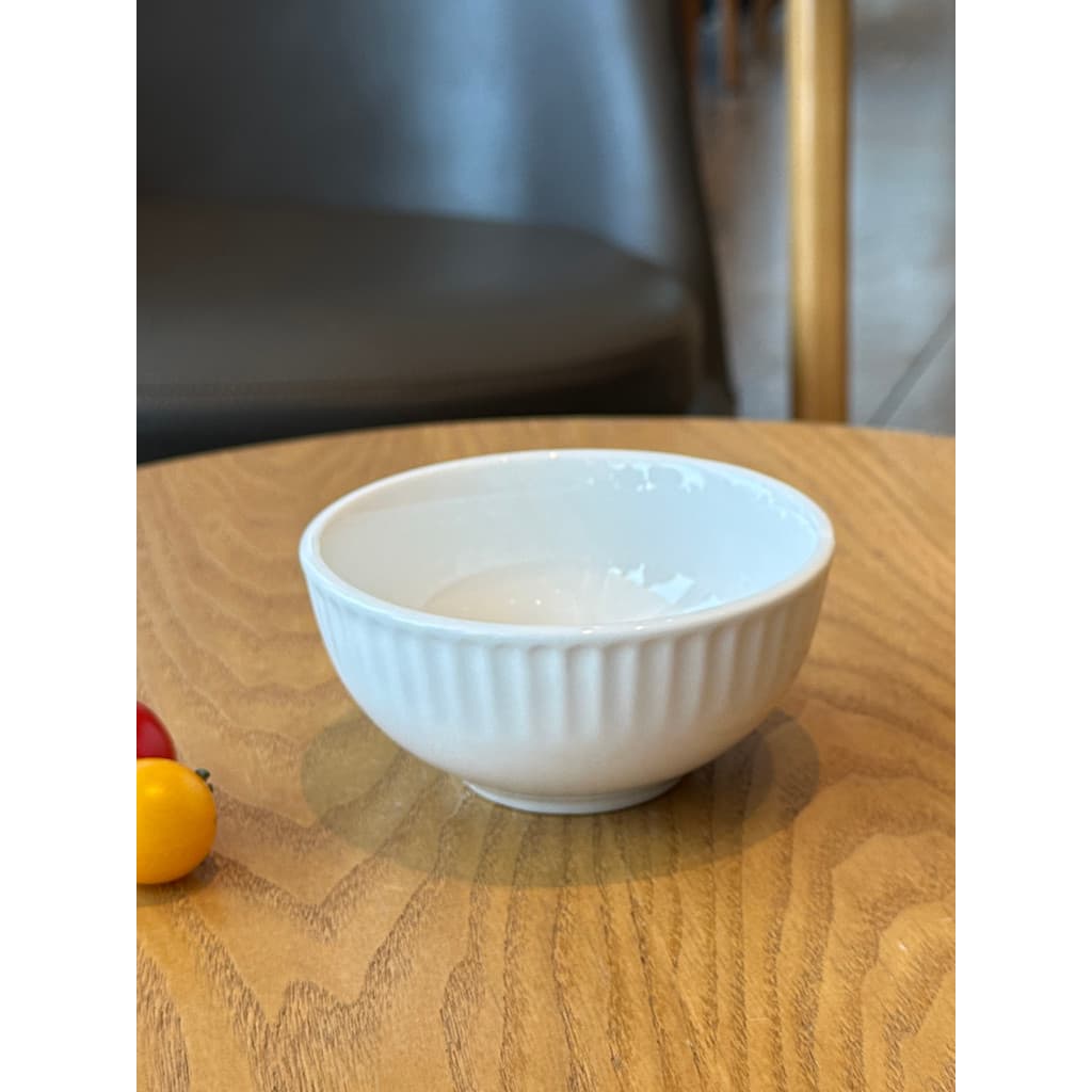 Tigela de cerâmica branca padrão crisântemo tigela pequena simples tigela de sopa doméstica tigela de macarrão conjunto