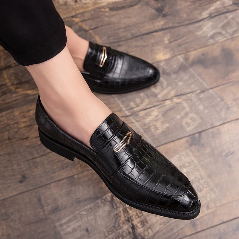 Sapatos de couro formais de negócios britânicos masculinos respirável versão coreana de sola grossa sapatos de noivo de