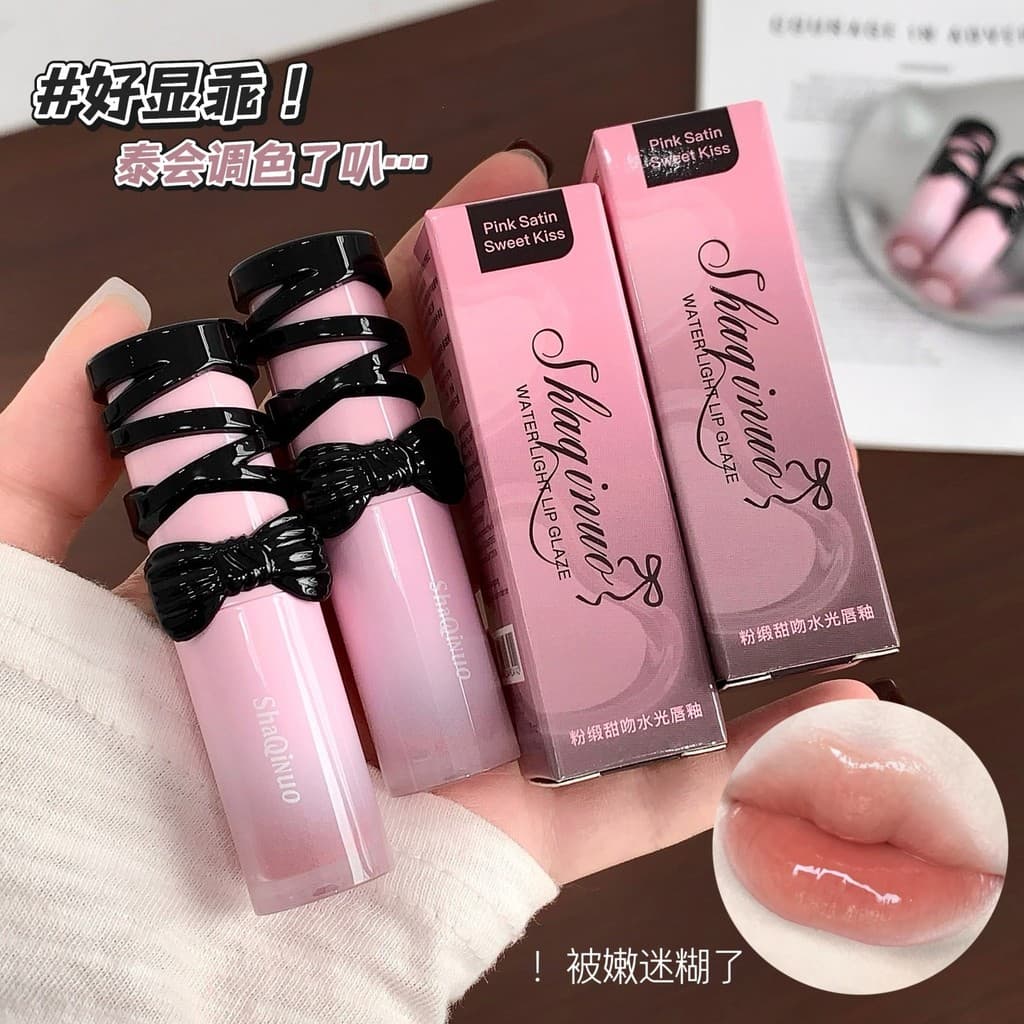 SHAQINUO Water Gloss Lip Glaze é hidratante, fácil de aplicar e oferece uma cor intensa.