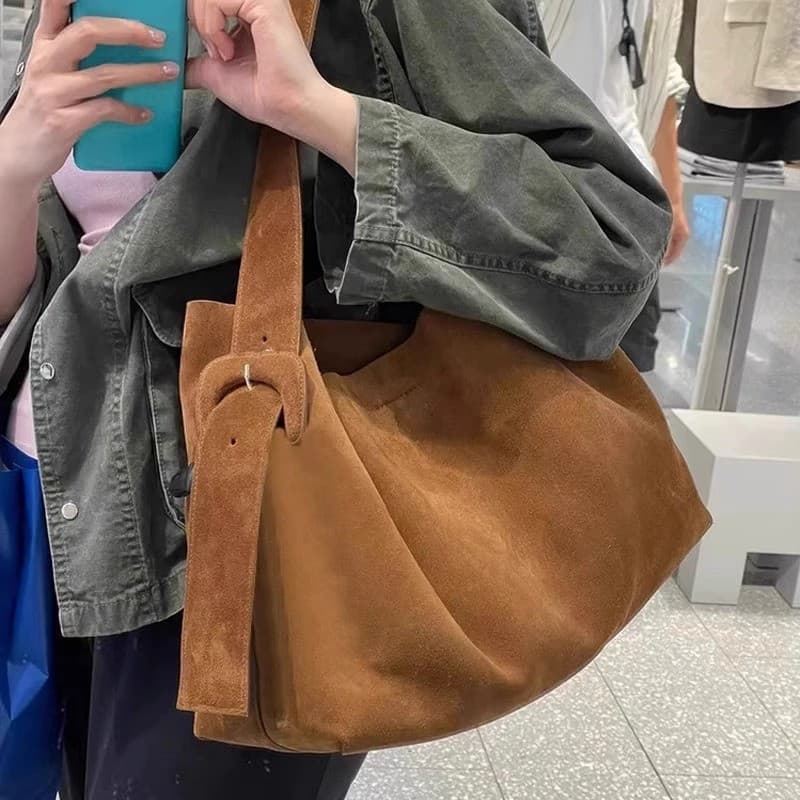 Outono inverno grande capacidade balde saco feminino 2024 novo estilo High-End camurça Casual fosco cruz-corpo sacola