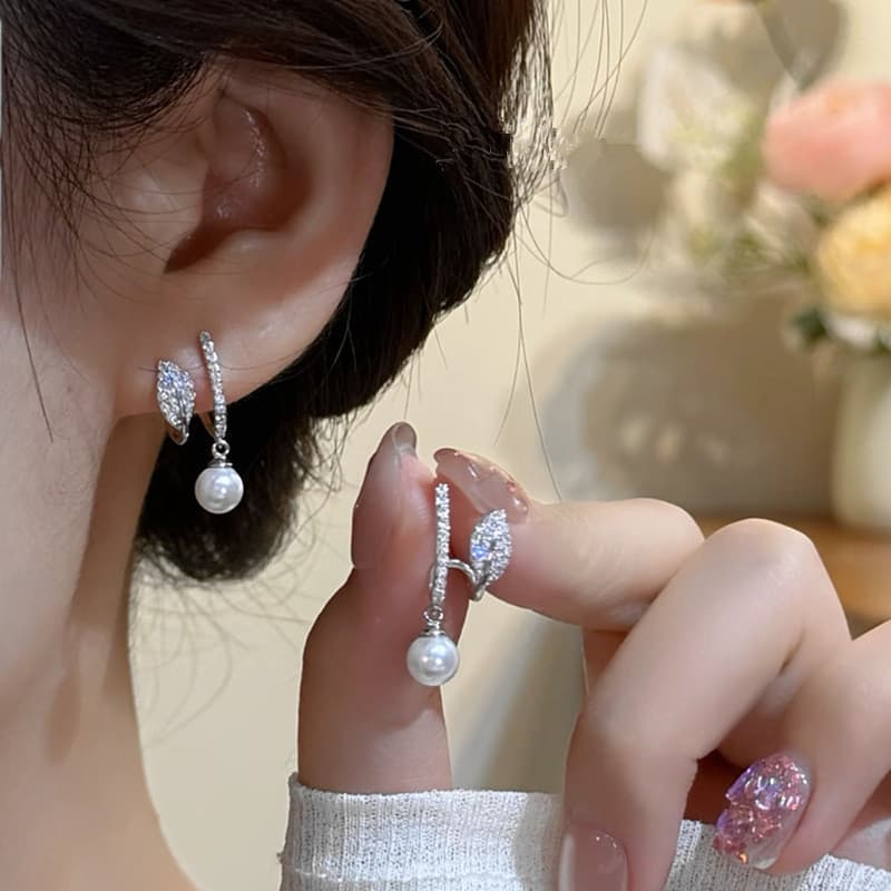 Francês suave Micro-incrustado zircão folha pérola brincos requintado prata agulha brincos feminino luz luxo High-End te