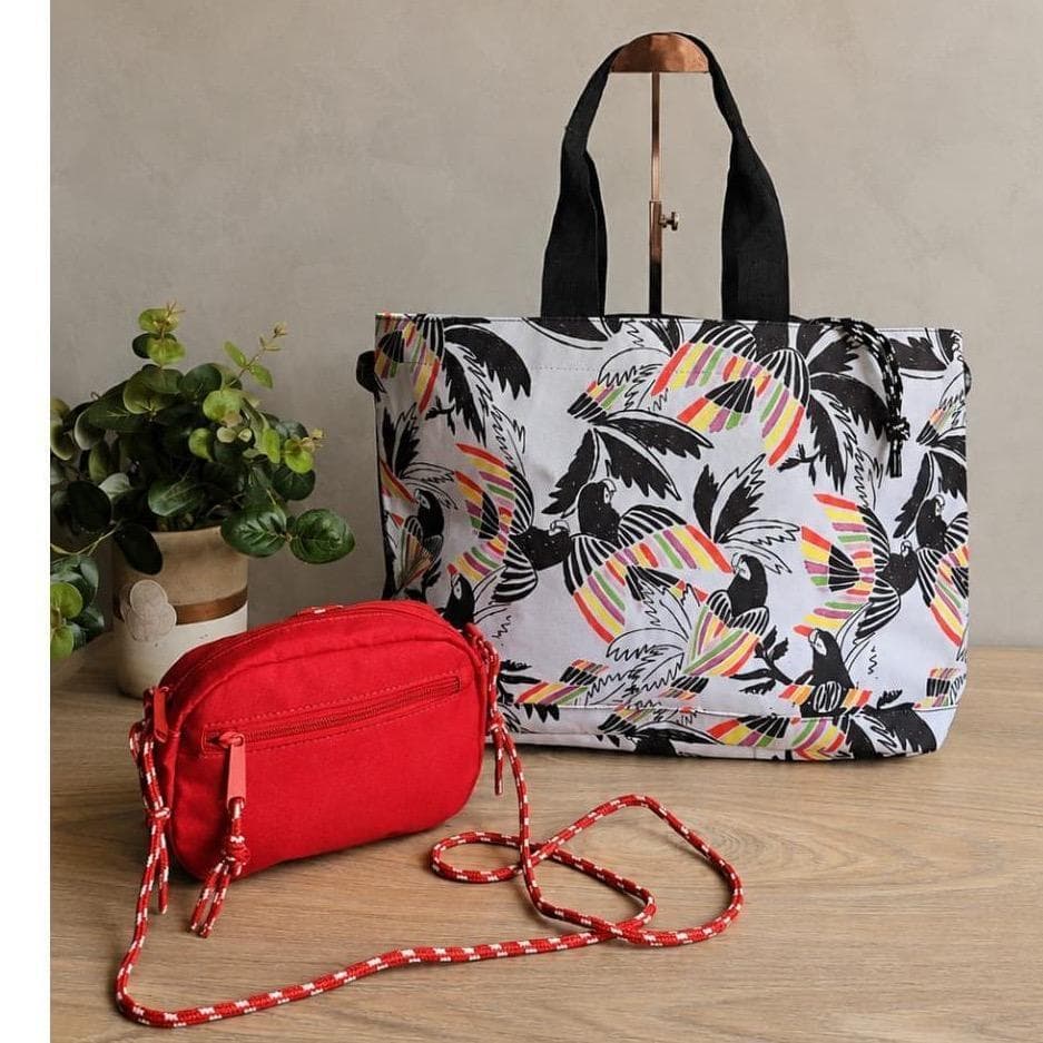 kit bolsa tiracolo + bolsa grande para praia - estampadas coloridas
