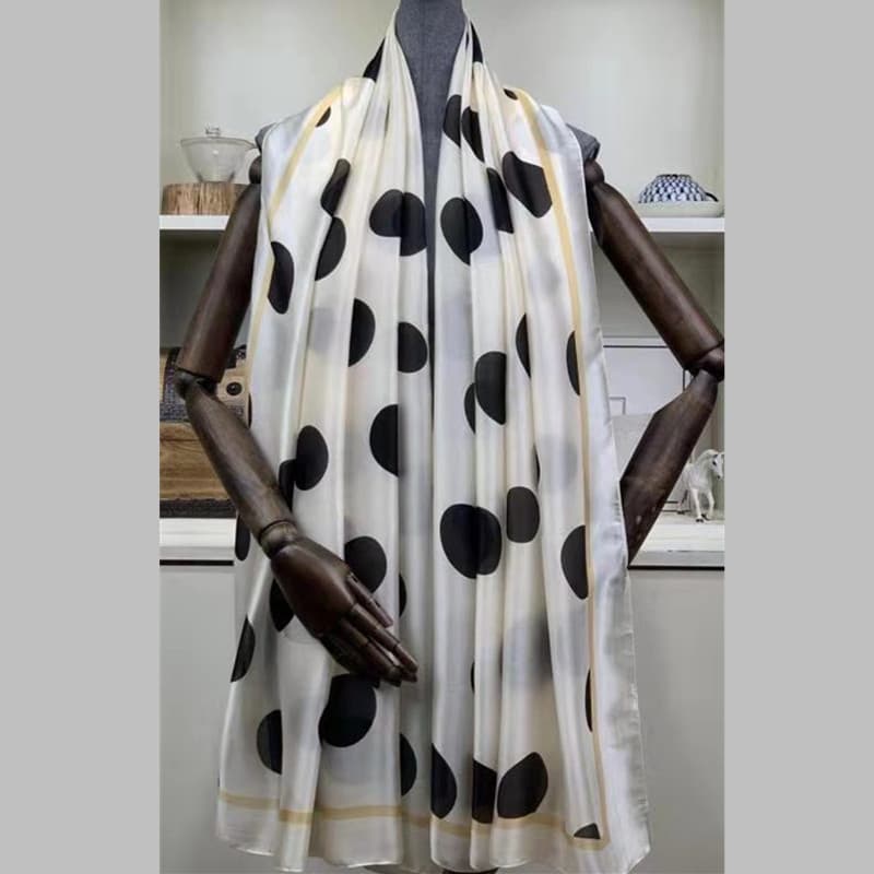 Novo lenço de cetim de seda versão coreana moda quente grande ponto primavera outono inverno longo High-End cetim All-Ma