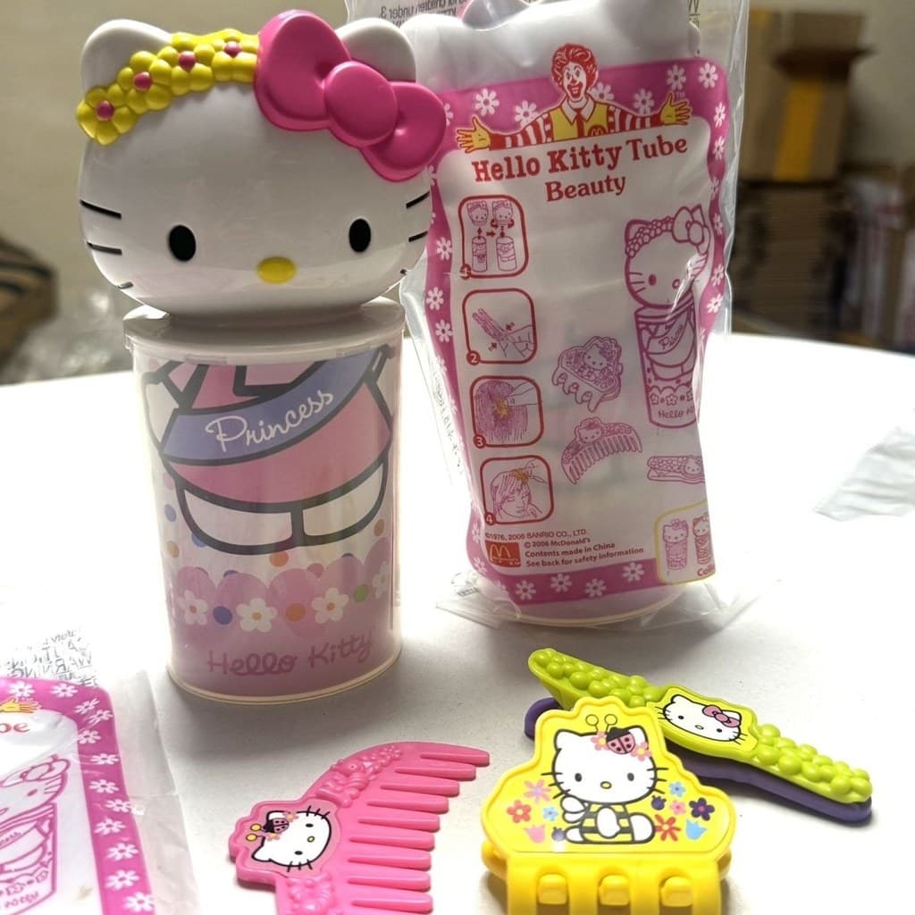 Antigo início da Hello Kitty princesa caixa de armazenamento genuíno McDonald's 2005 brinquedos medievais de marca conju