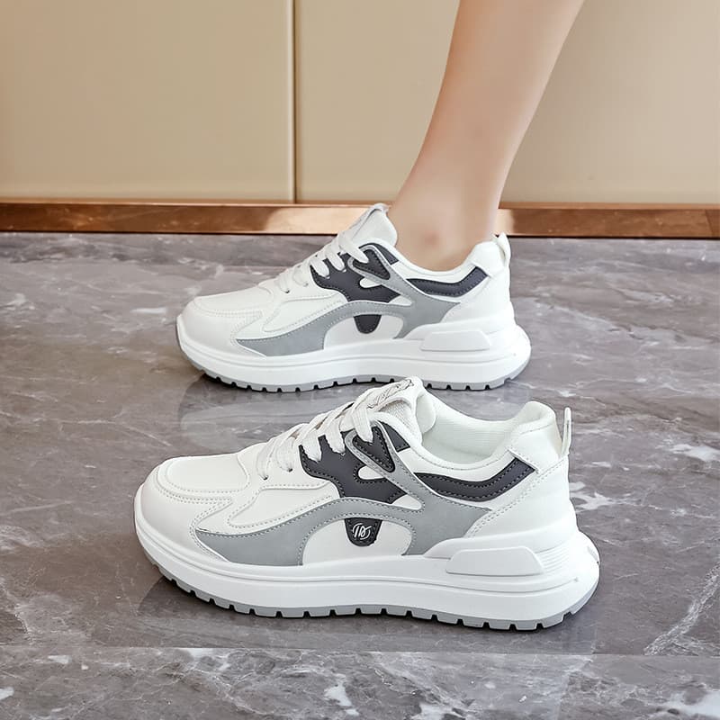 Pequenos tênis brancos femininos 2026 primavera All-Match sapatos femininos de sola macia estudante Forrest Gump tênis d
