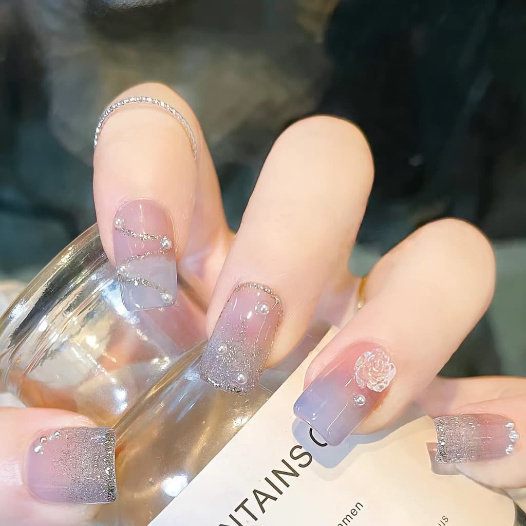 Pérola curta tridimensional mudança de luz camélia Manicure roxo gradiente brilhante espumante Wearable peça de unha F