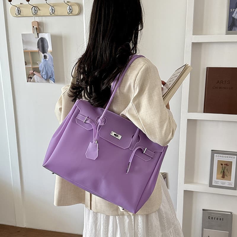 Nova Bolsa de Ombro Portátil Feminina de Grande Capacidade para o Verão de 2026 Y67X