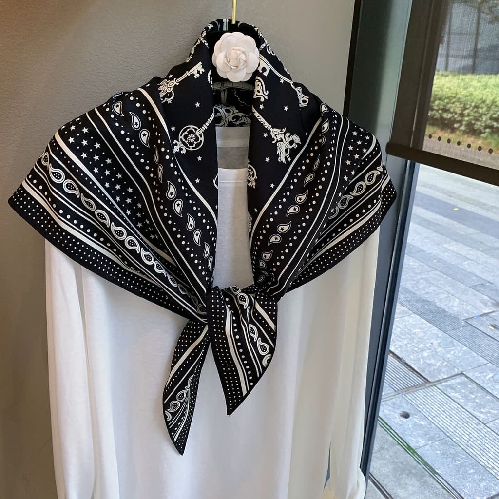 Preto Retro xadrez primavera verão triângulo cachecol feminino lenço de seda longa tira cachecol estilo francês pescoço