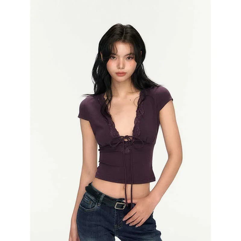 Camiseta feminina com costura de renda e decote em V Slim fit curta de manga curta