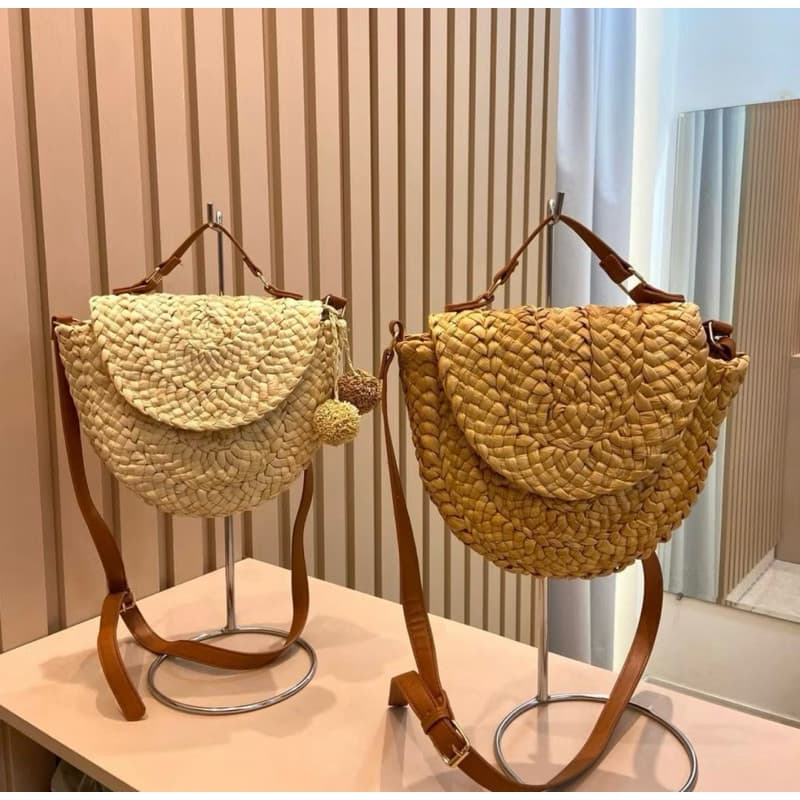 Bolsa feminina de palha natural luxuosa. Bolsa forrada com botão de pressão. Bolsa de mulher. Praia, piscina