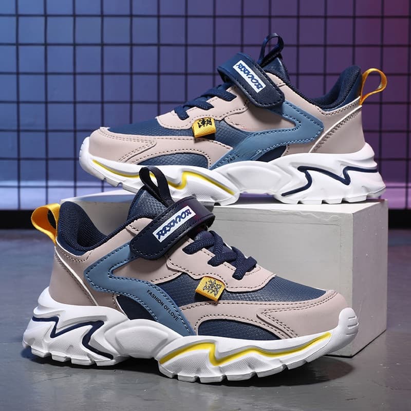 2026 Sapatos de couro infantis, tênis esportivos para meninas, tênis esportivos confortáveis e elegantes para meninos