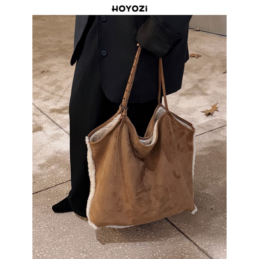 [Bolsa Xiaoyoujia] HOYOZI Bolsa de pelúcia de inverno de um ombro Bolsa grande estilo feminino 2026 Novo estilo na