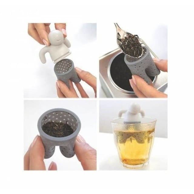 O coador de chá de silicone Mr Tea Doll pode ser pendurado na xícara...