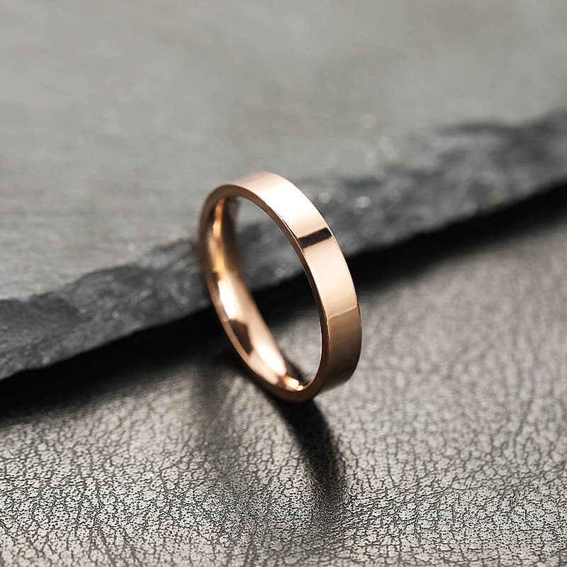 Anel feminino, não desbotável, design exclusivo, superfície polida de 4mm, aro liso, joia de aço inoxidável, anel de cas